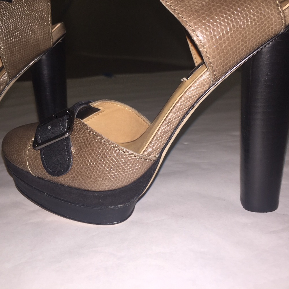 New 5" two toned tan and black Ann Taylor Heels - Picture 8 of 10